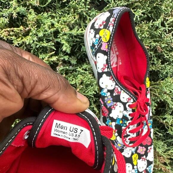 VANS Hello Kitty Authentic Lo Pro Sneakers Black/Red Unisex Size M 7 W 8.5 - Picture 6 of 13